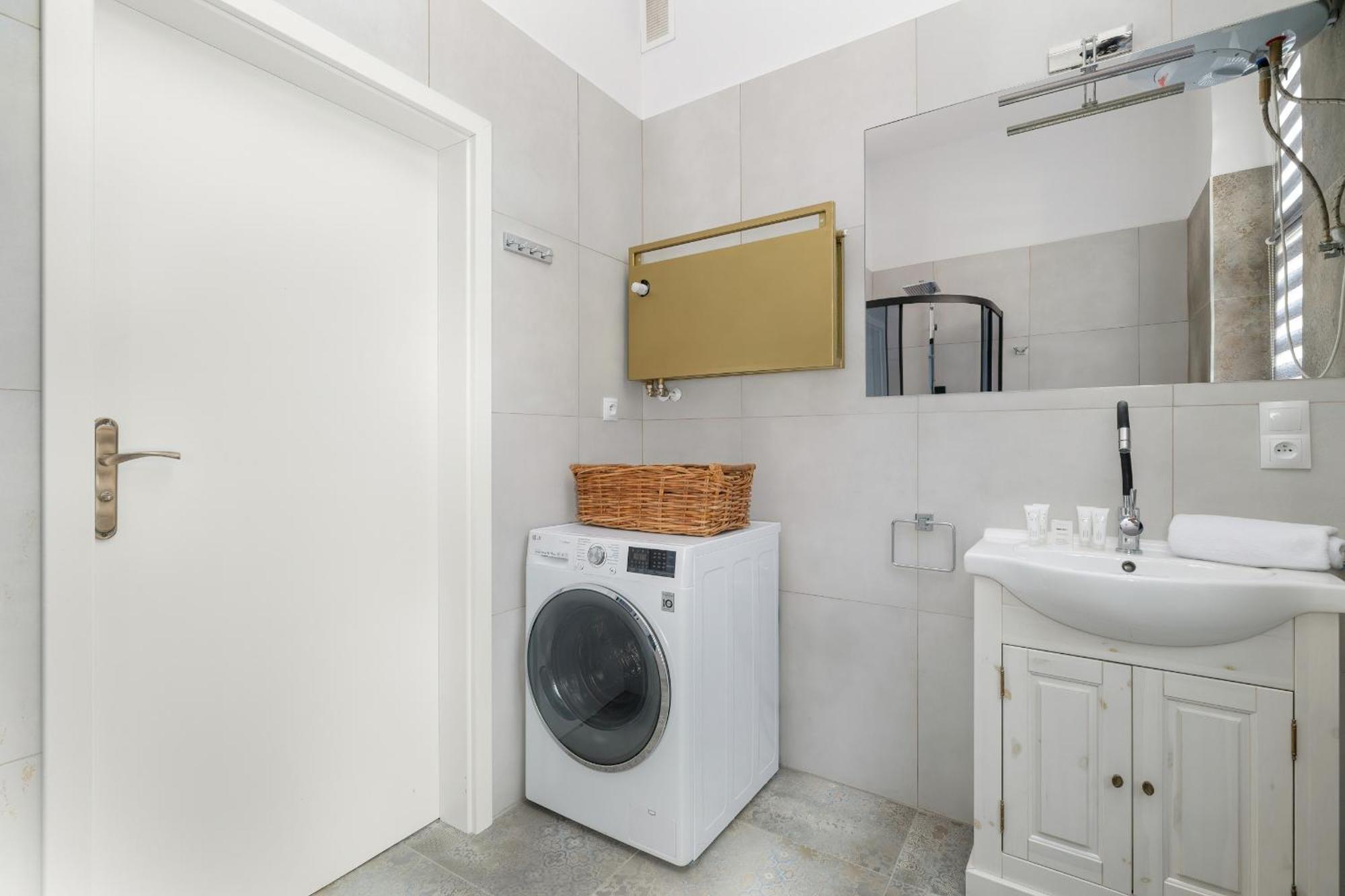 Nowoczesne I Stylowe Apartamenty W Centrum Bytomia Blisko Rynku By Noclegi Renters Ngoại thất bức ảnh